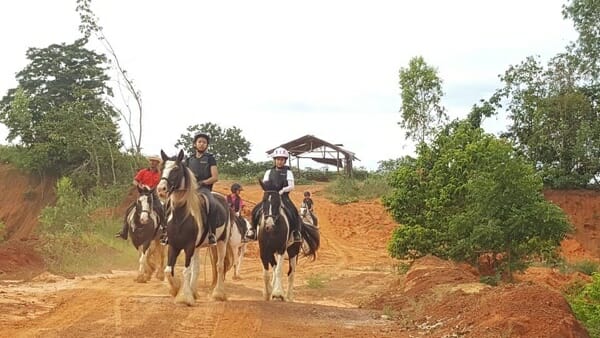 horse-riding-udon-thani-thailand-a