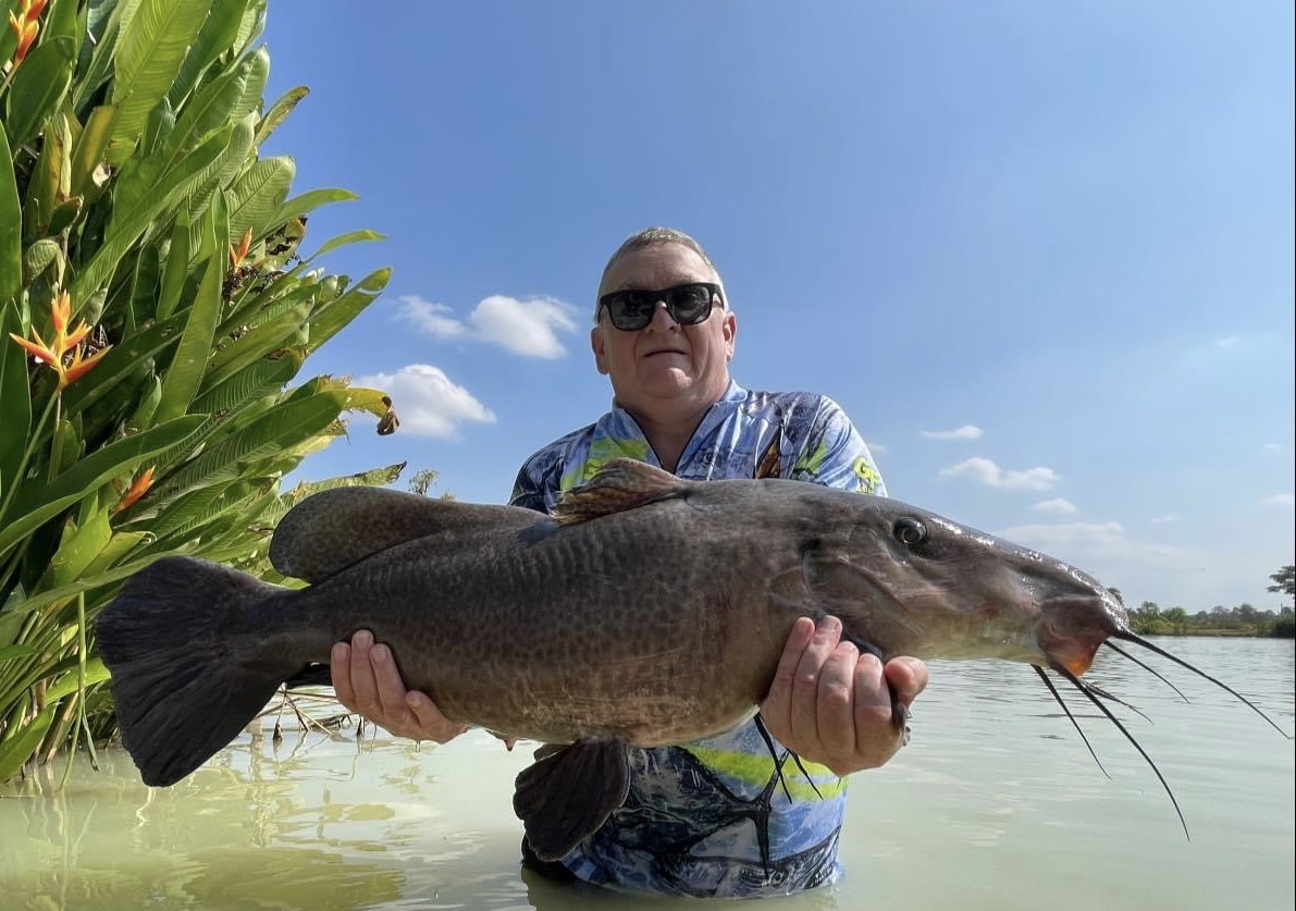 big giraffe catfish thailand fishing